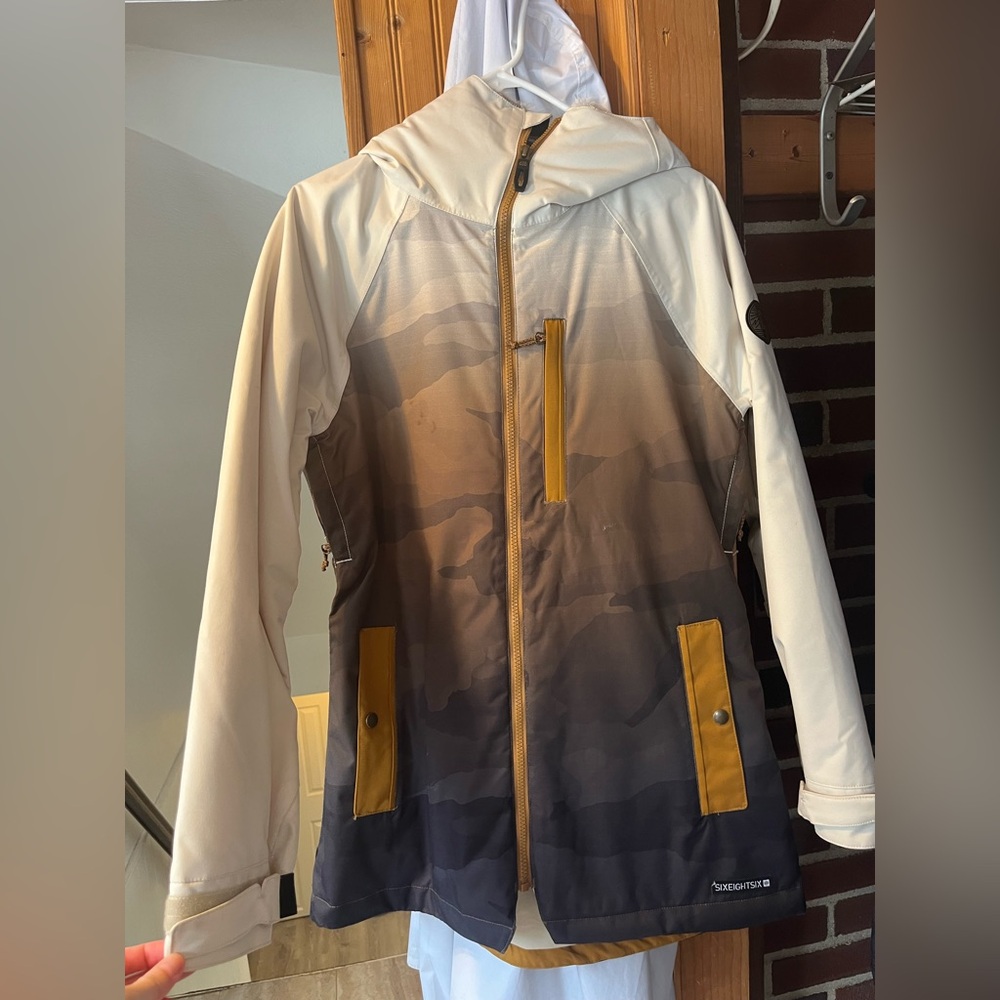 NWOT 686 Dream Insulated Ski/Snowboard Jacket - Women’s Size Medium